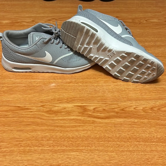 Nike Women’a Air Max Thea - Picture 1 of 5